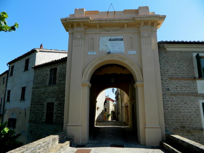 The fortified village of Castiglioni